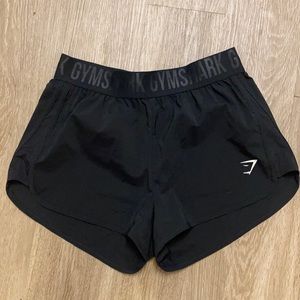 TRAINING LOOSE FIT SHORTS